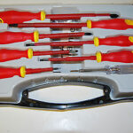 KIT 8 GIRAVITI CACCIAVITI MANICO ISOLATO ELETTRICISTA CON CERCAFASE VITI VITE OX