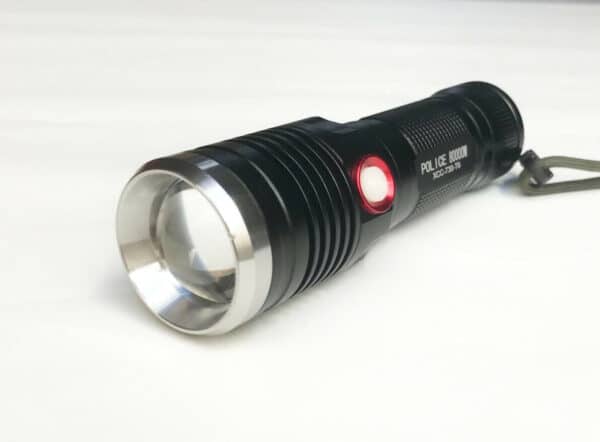 MINI TORCIA TASCABILE PORTATILE ZOOM LUCE LED 2 INTENSITA' RICARICABILE X900