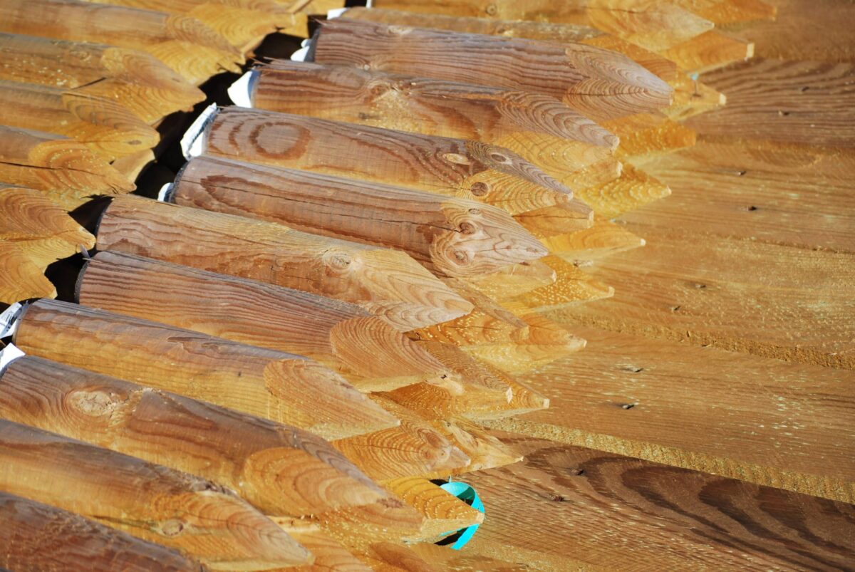 PALO PALI TONDO TONDI IN LEGNO CON PUNTA RECINZIONE RECINZIONI Ø 6x30 cm - immagine 2