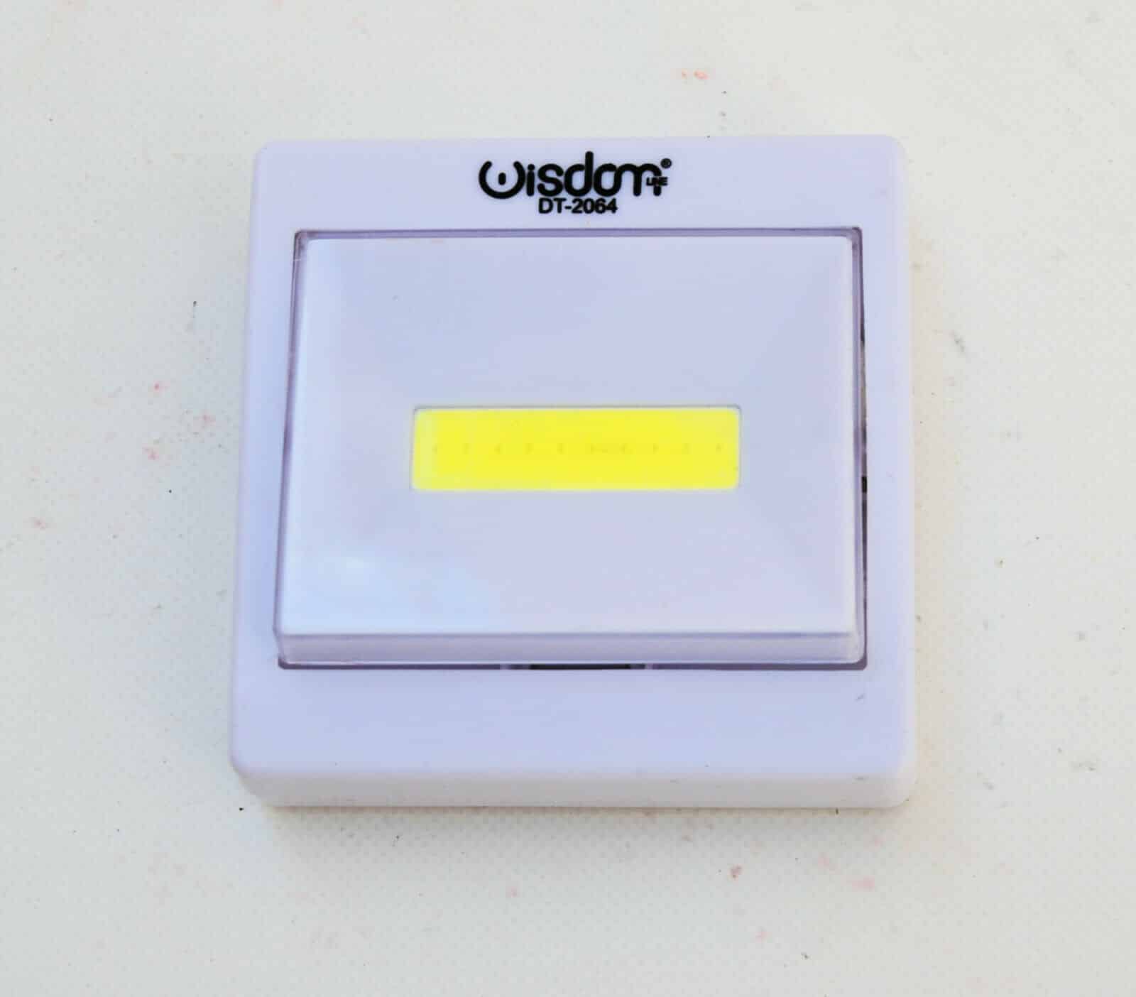 LUCE EMERGENZA 1 LUCE LED INTERRUTTORE SWITCH PULSANTE LAMPADA MAGNETICA ARMADIO EMERGENZA 648 - immagine 1