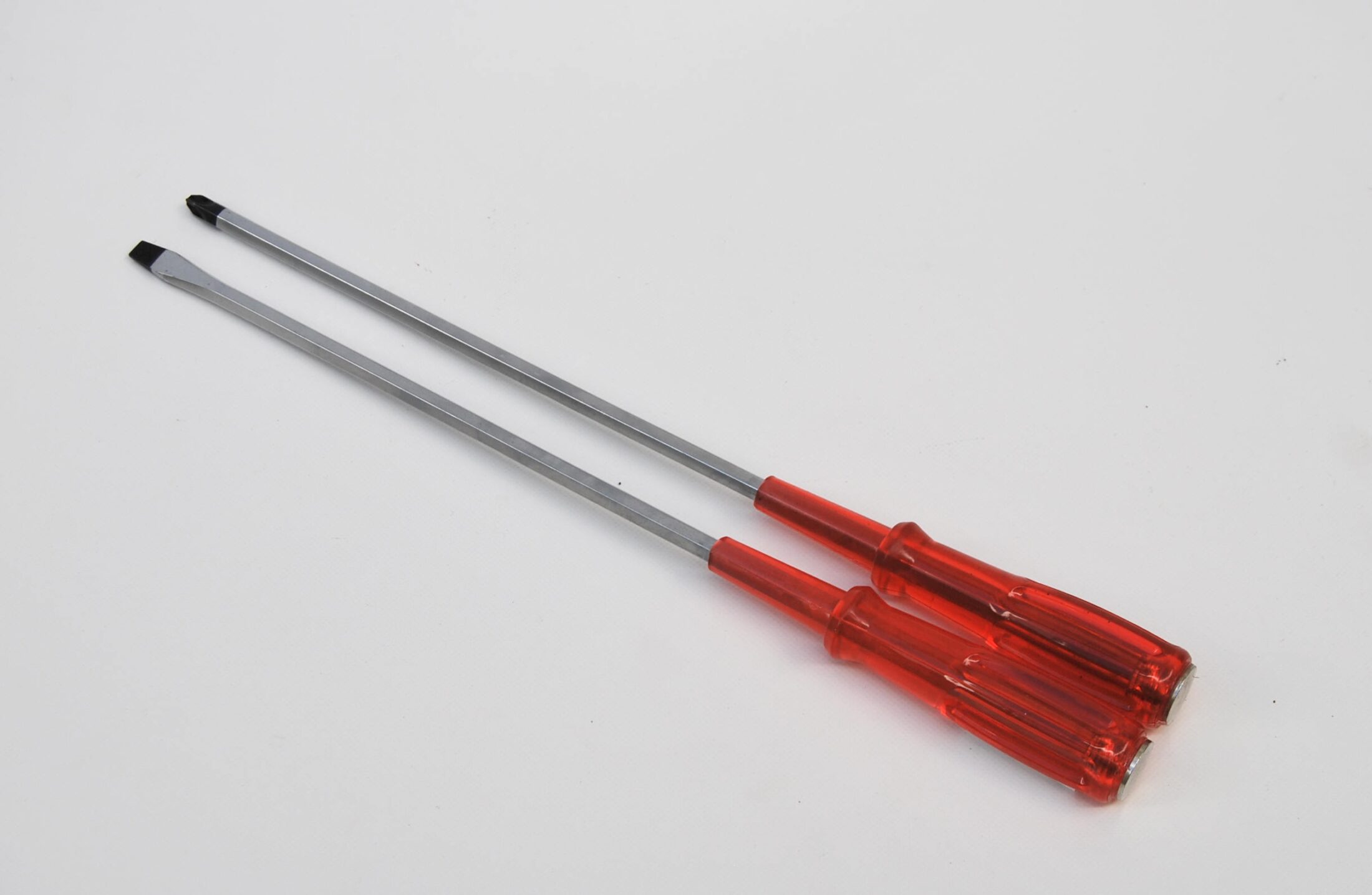 cacciaviti_2_pz.jpg CACCIAVITI CACCIA VITE VITI GIRAVITE LUNGHI 2 PZ LUNGHEZZA 41CM PIATTO CROCE ros - immagine 1