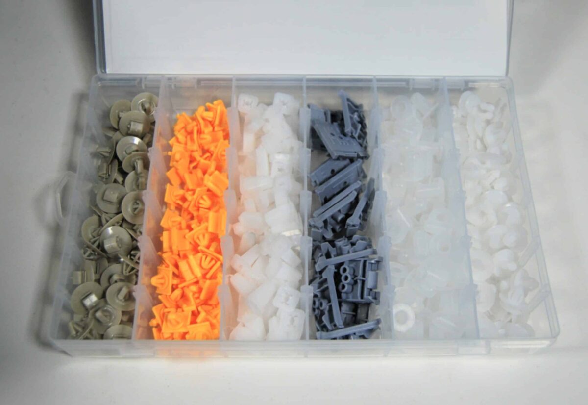 CLIP FERMI FISSAGGIO 300 PZ CARROZZERIA PARAURTI PANNELLI RIVETTI PLASTICA RENAULT 701 - immagine 2