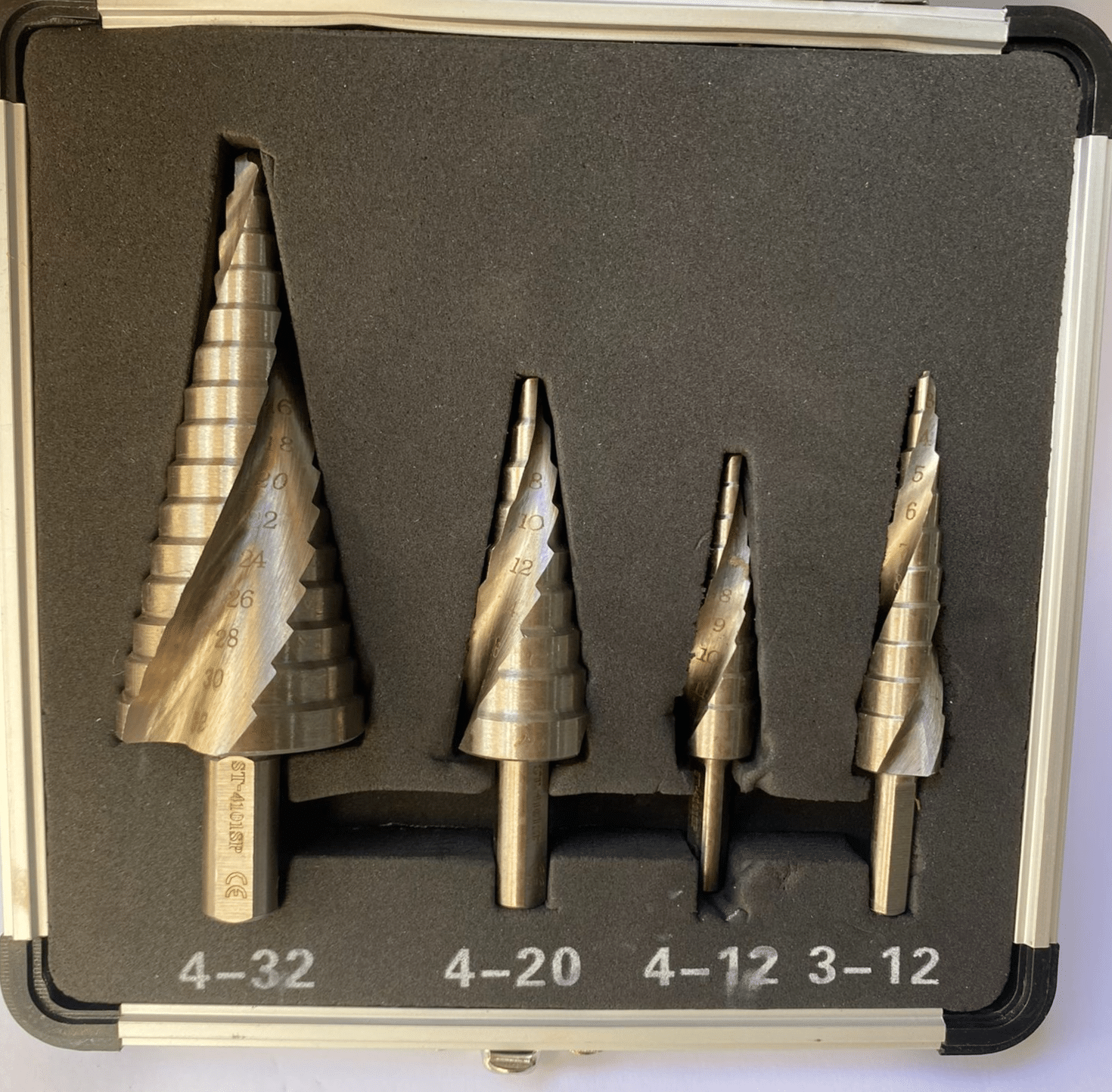 fresa 1 SET 4 FRESE GRADINI HSS CONICA CONICHE 3 A 32 MM allargafori a scalini svasatore 435 - immagine 1