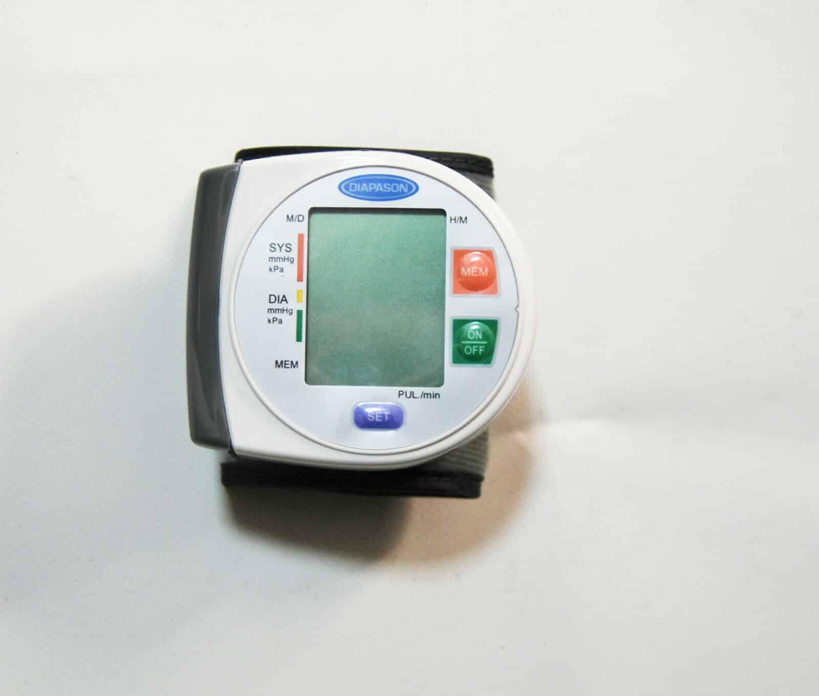 sfigmomanometro 1 SFIGMOMANOMETRO ANEROIDE STETOSCOPIO MISURA PRESSIONE DIGITALE ARTERIOSA polso - immagine 1