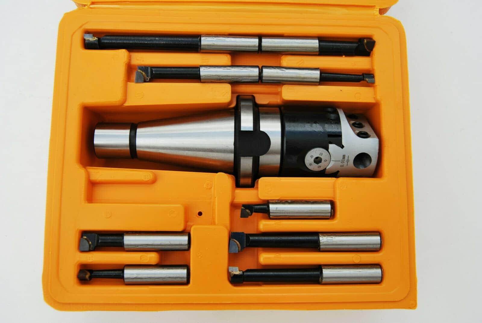 testa.jpg SET TESTA TESTINA FRESA BARENO ALESATORE ISO40 1 1/2 18 9 PZ ALESARE UTENSILI G - immagine 1